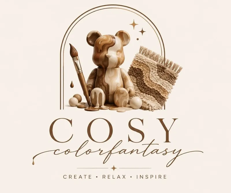 Logo von Cosy ColorFantasy mit Bärenfigur, Pinsel und dem Leitspruch Create, Relax, Inspire